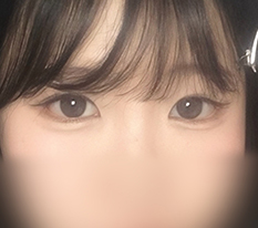 后下眼角开得很清爽